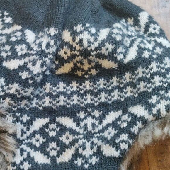 Old Navy Winter Hat Gray Cream Youth Large Knit Nordic Aviator Style Faux Fur - Picture 2 of 7